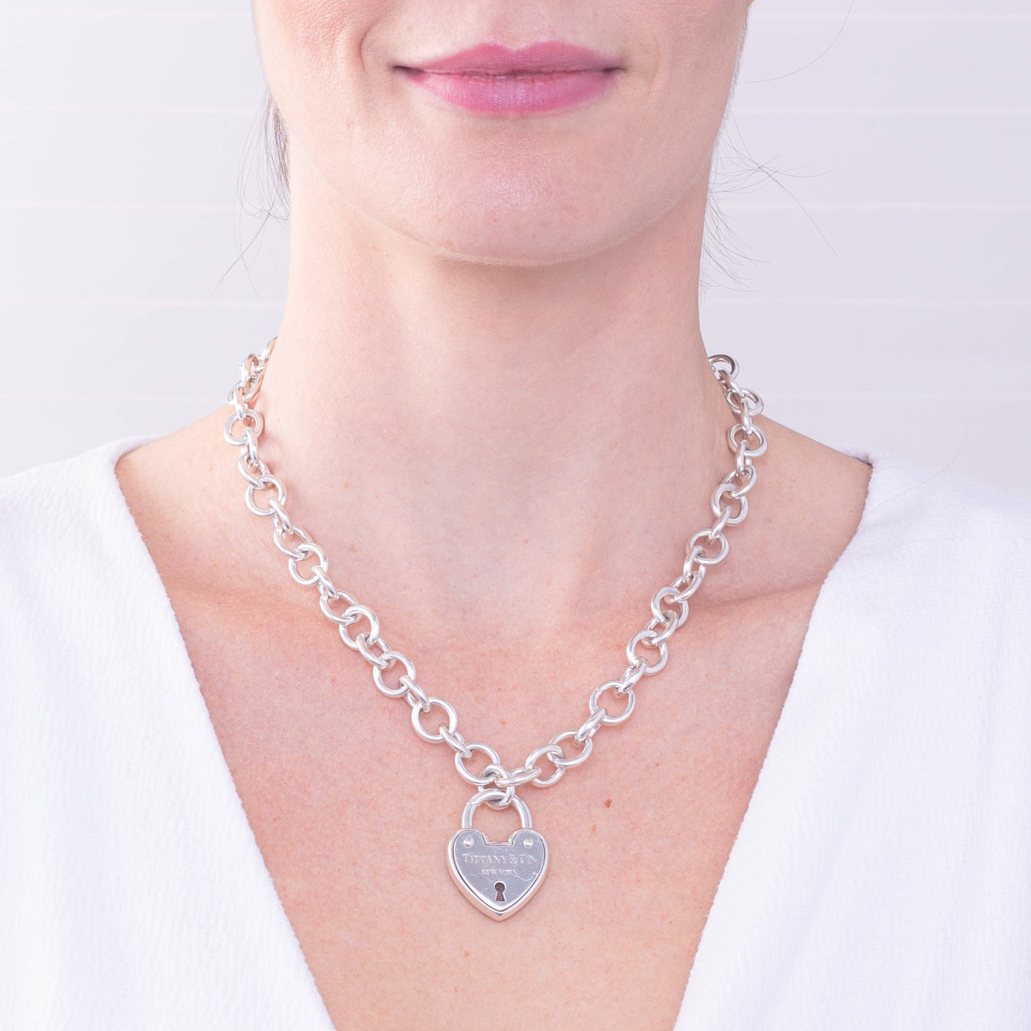 Colar Tiffany & Co New York lock heart em prata